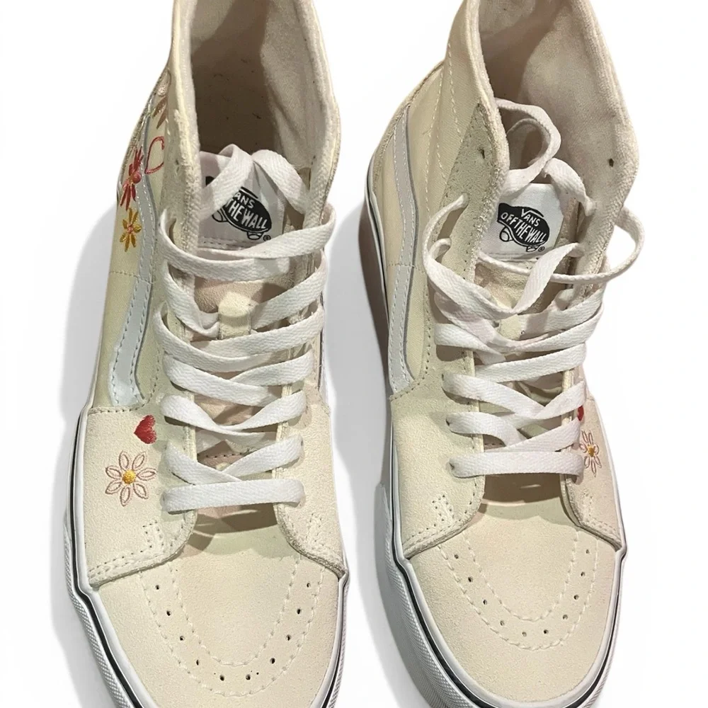 Vans Cream High-Top Sneakers with Floral and Heart Embroidery - Picture 11 of 14
